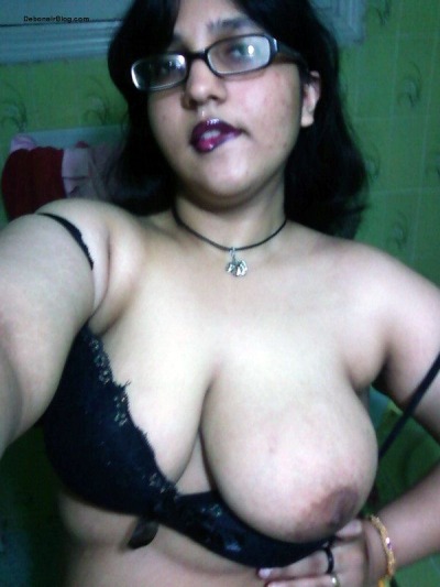 Naked Bhabi Showing Big Milky Boobs Photo