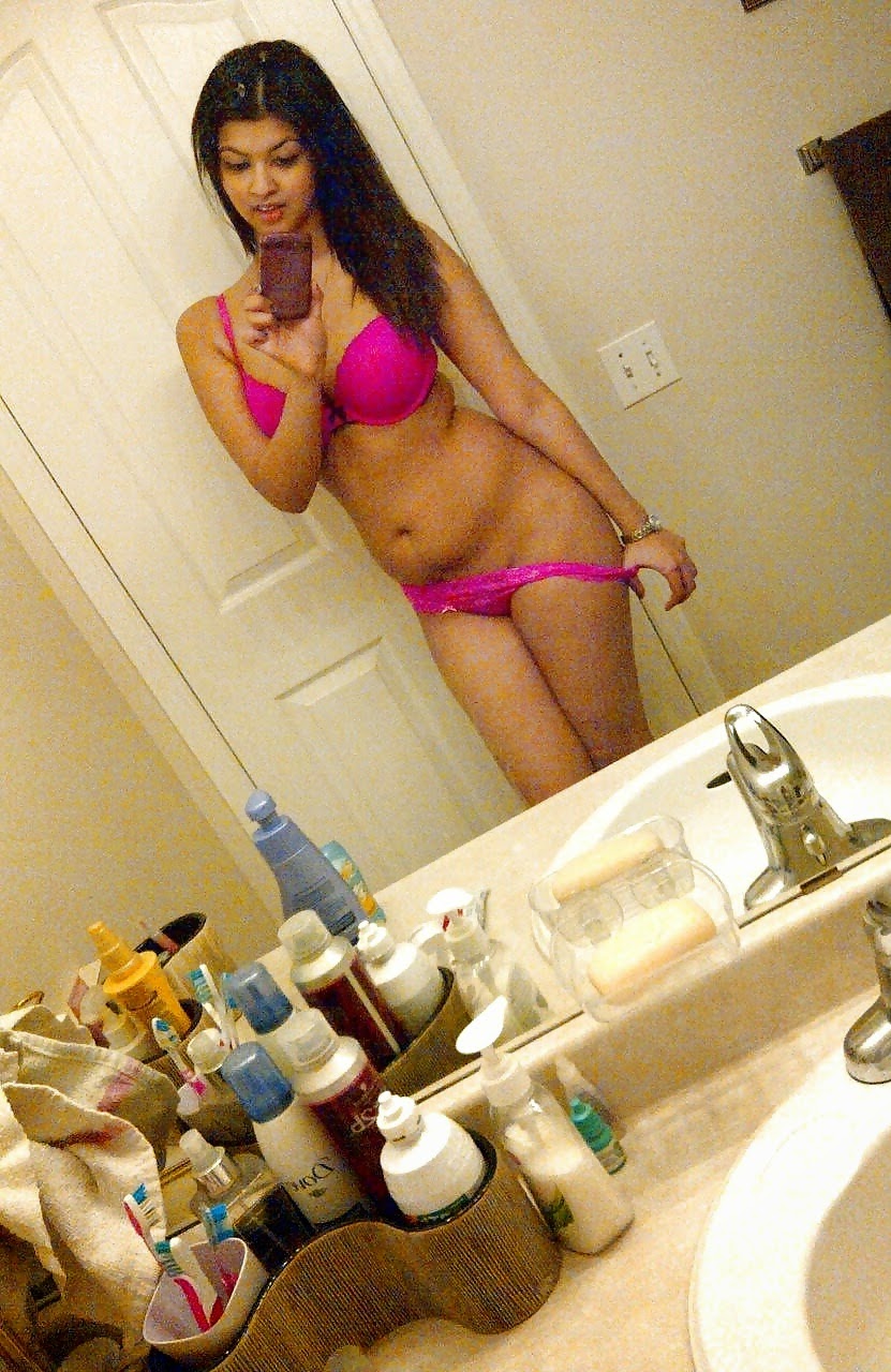 Nude Bra Porn - Desi girl nude in pink bra - Porn pictures