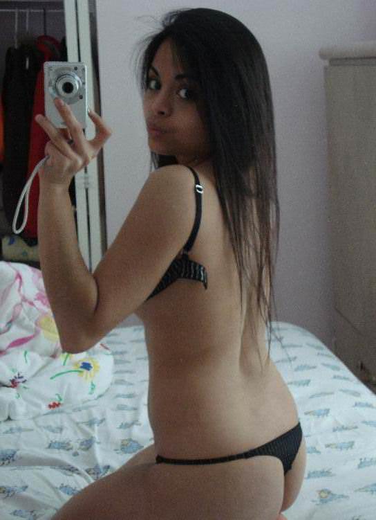 Sexy 18 Years Desi Teen Girl Posing Nude Pictures