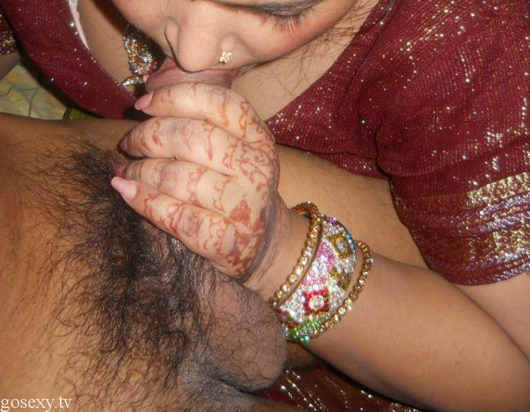 Nude Sexy Indian Girl Showing Of Her Hairy Pussy