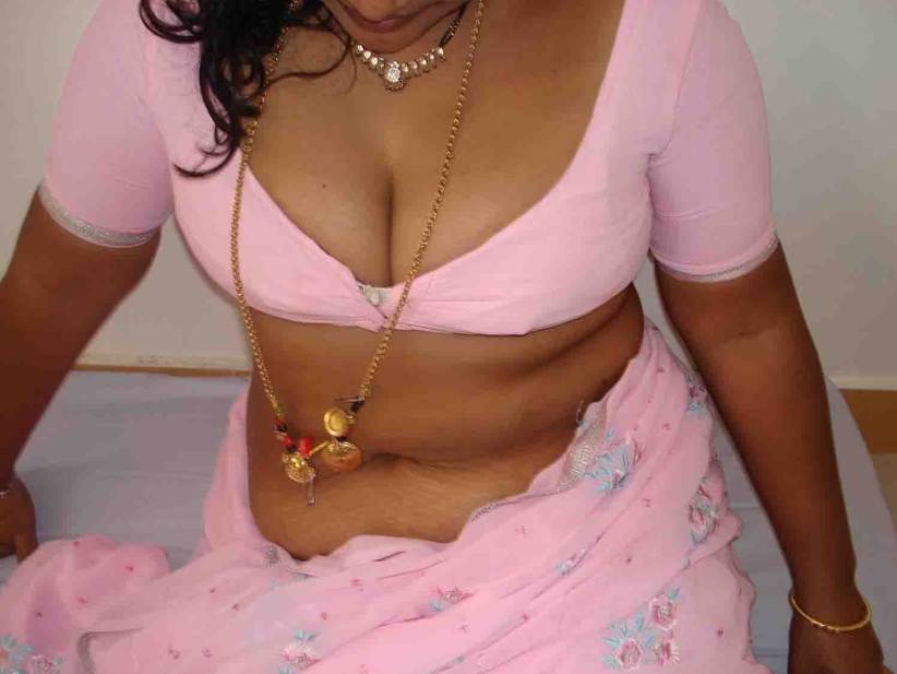 Indian Bhabhi Low Cut Blouse Horny Xxx Pics In Saree