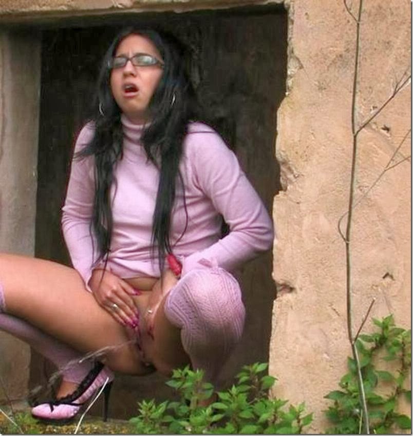 Bollywood Actress Peeing Fucking - Desi Indian Pissing Chut Images