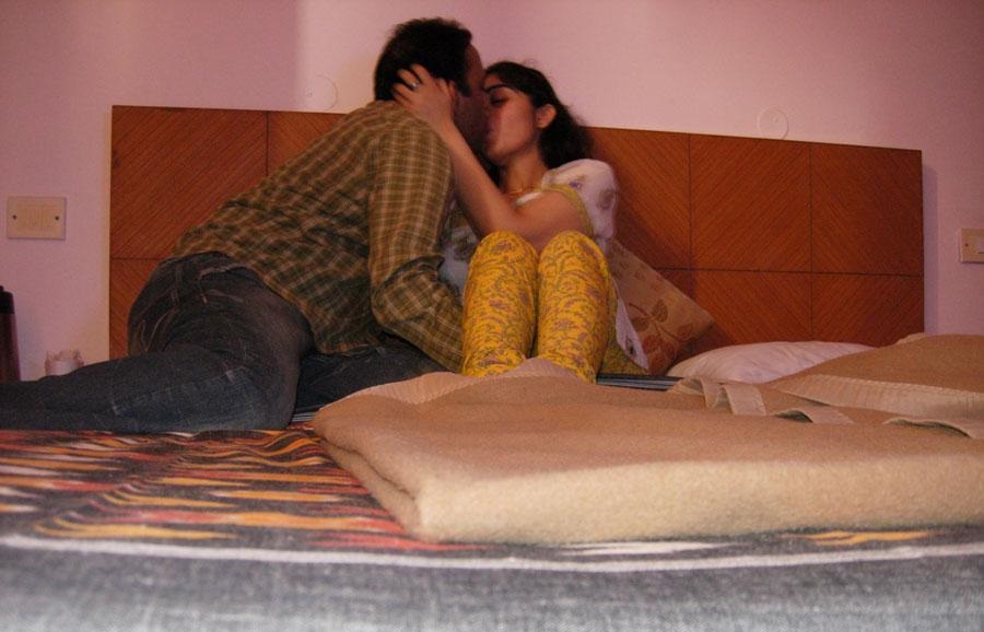 Indian Couple Hot Kissing Photos