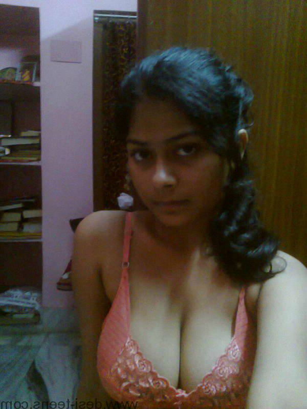 Hot Mumbai College Girls Erotic Big Juicy Boobs Pics