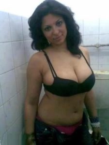 amateur indian wife naked tits pic
