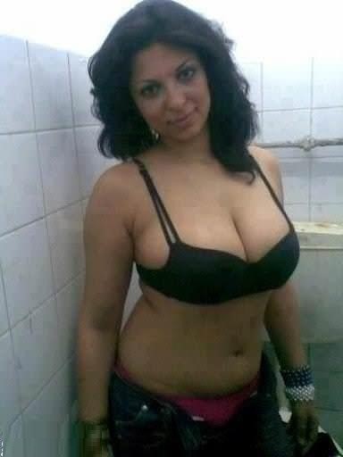 Real Amateur Indian Posing Nude - Amateur Indian Wife Naked XXX Leaked Pics