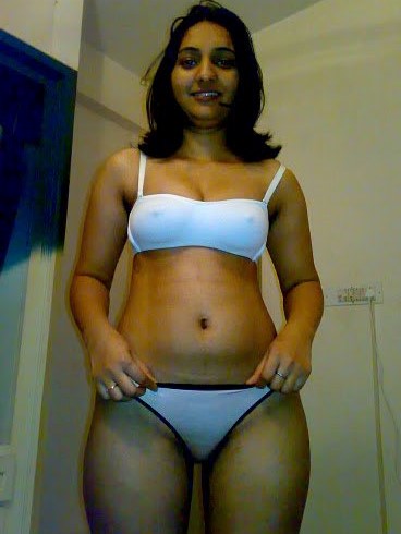 Nude Bollywood Amateur - Indian Amateur Girls Leaked Bathroom XXX Pics