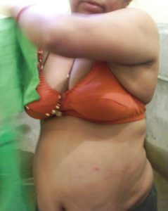 hot desi indian mature mom showing big boobs