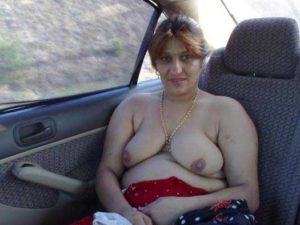 Amateur Aunty big milky white tits nude in car