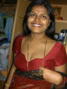 Desi Bhabhi big boobs inblouse pic