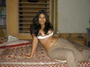 Desi Bhabhi hot nude pic