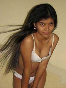 Desi Bhabhi hot sexy pose pic