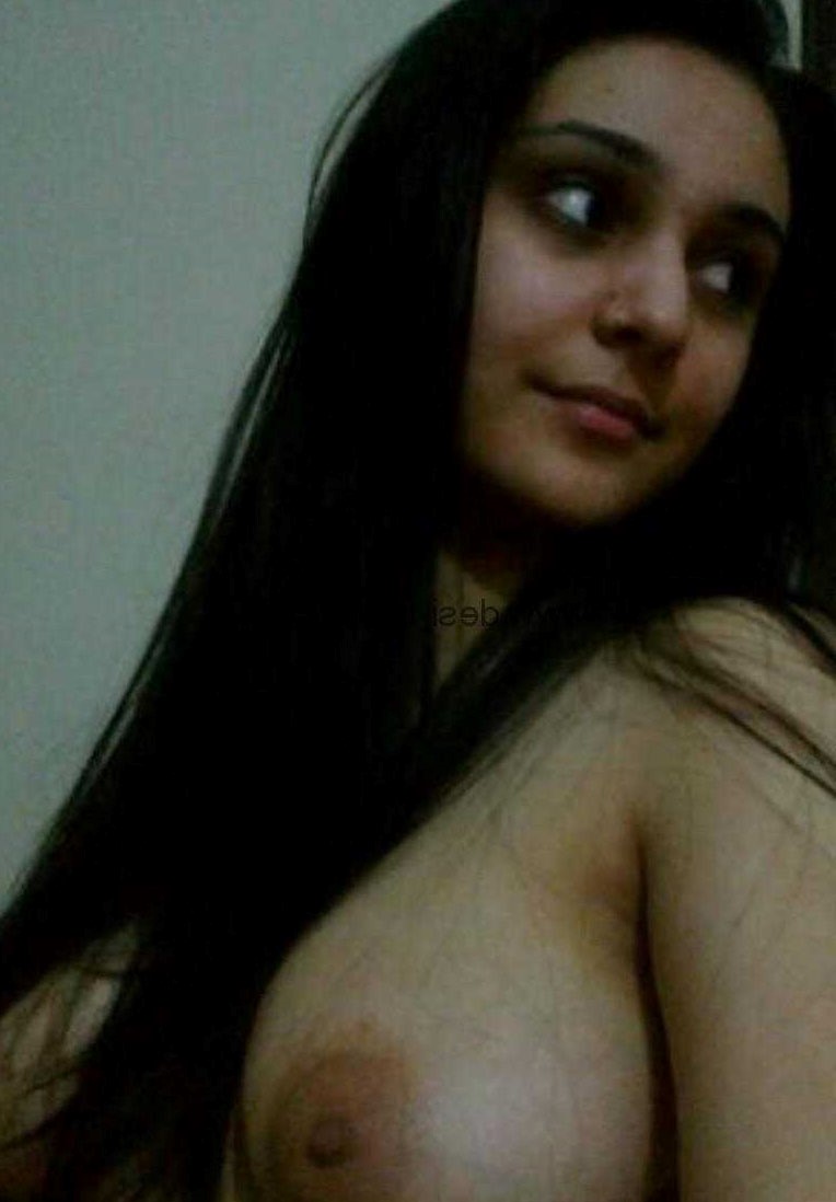 Big Tits Indian Girl Boobs - Nude Indian Amateurs Big Tits XXX Leaked Pics
