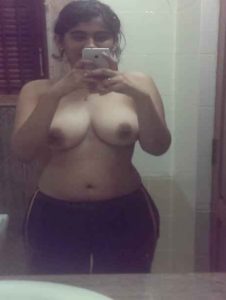 desi college babe nude pic in bathroom