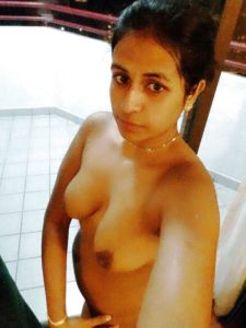 Desi nude indian babe boobs pic