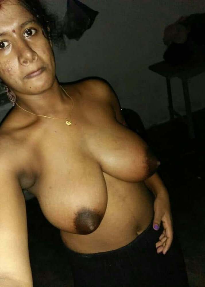 Sexy aunty boobs photo.