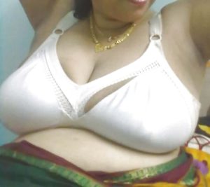 busty Gujarati aunty big boobs