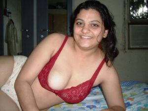 nice bahbhi with big boobs in bra