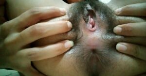 indian babe showing hairy pussy