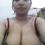 Horny Delhi bhabhi’s big boobs and fat pussy pics