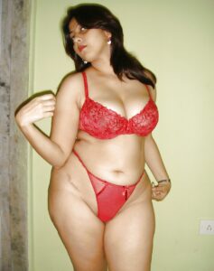 Sexy Indian Aunty Naked Curves