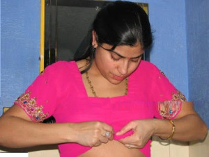 hot aunty removing blouse xxx