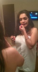 indian bhabi taking makup photo