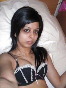 indian college girl sexy figure photo