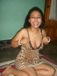 indian hindu aunty boobs photo