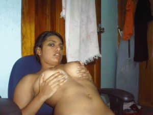 pakistani girl pressing boobs pix