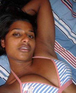 desi bhabi showing boobs selfie