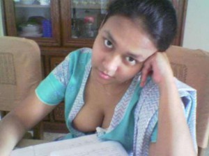 indian teen showing boobs