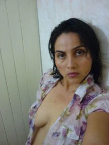 amateur desi bhabhi taking nude chuchi selfie