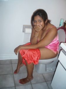 desi indian pissing chut