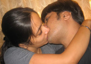 desi indian gf bf scmooching xxx image