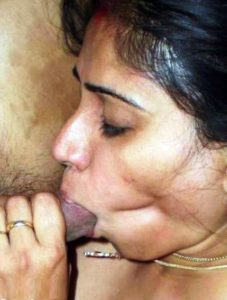 indian desi girlfriend giving blowjob