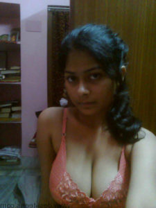 gorgeous-sexy-desi-college-girl-big-tits