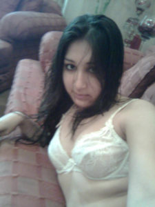 gorgeous-topless-desi-indian-babe