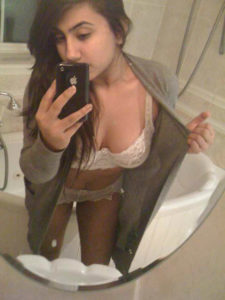 sexy-desi-indian-teen-girl-hot-selfie