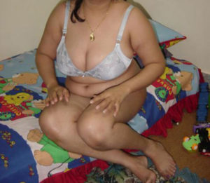 busty desi indian babe