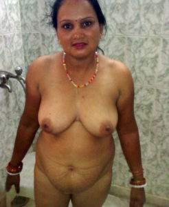 chubby desi babe nude