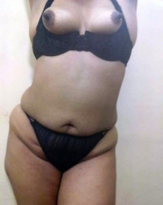 curvy indian babe nude boobs