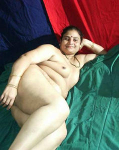 full nude pretty desi babe