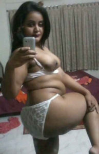 pretty mumbai teen nude selfie