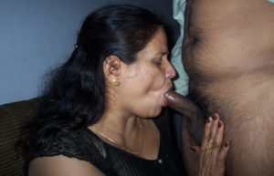 aunty sucking black cock