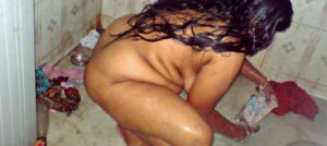 indian bhabhi bathing naked