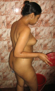 naked babe bathing xxx
