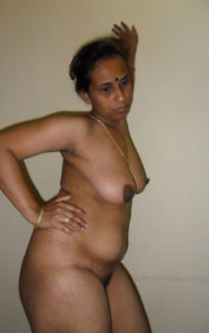 pose naked aunty hot pic