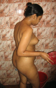 xxx bhabhi nude bath