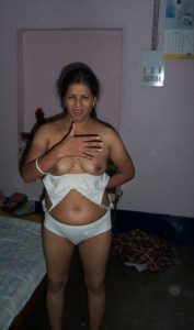 bhabhi boobs desi naked xx